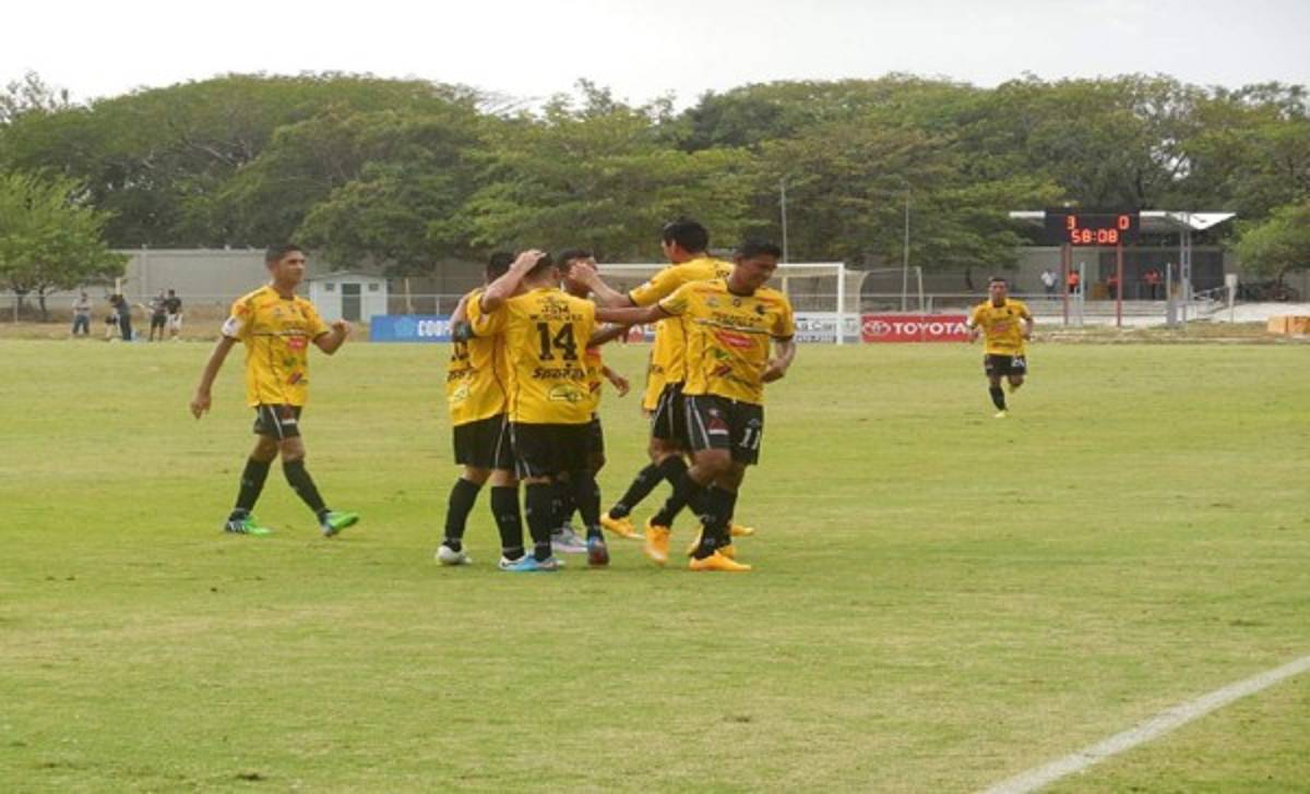 Francisco Flores del Municipal Liberia de Costa Rica jugará en Lituania