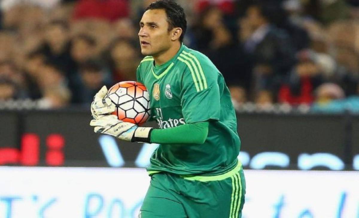 Keylor Navas se luce y detiene el balón sin ver