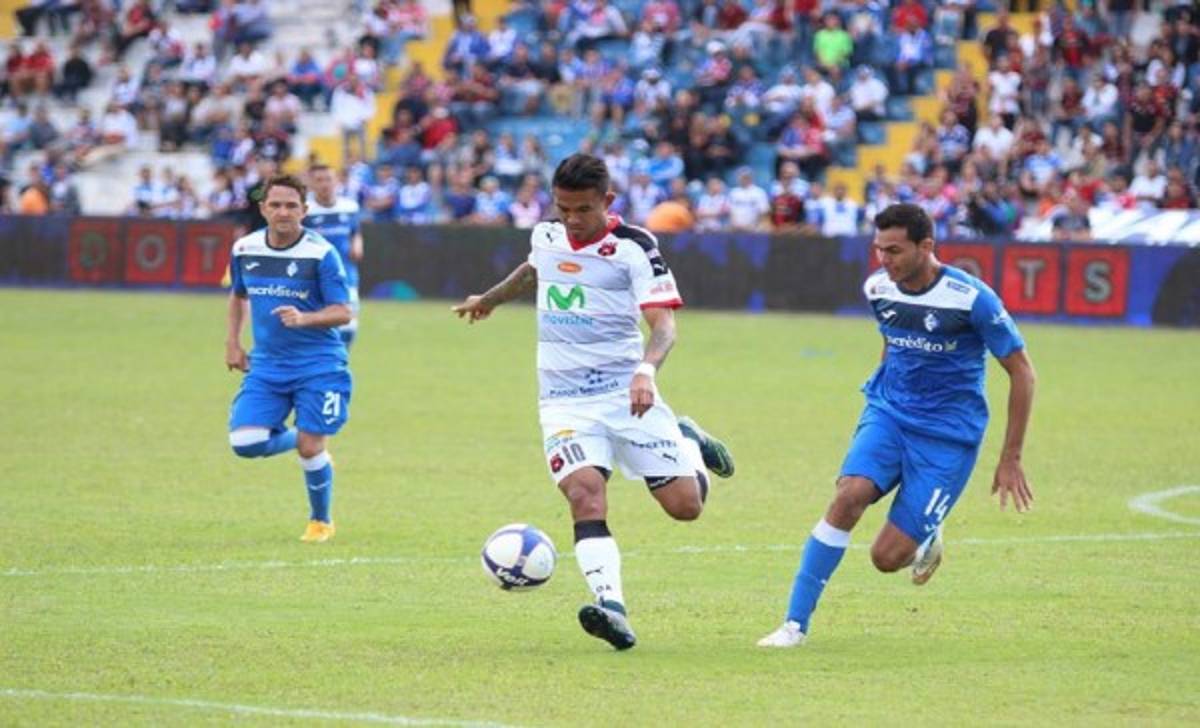 Carlos Discua: 'Me toca aceptar estar en el banco'