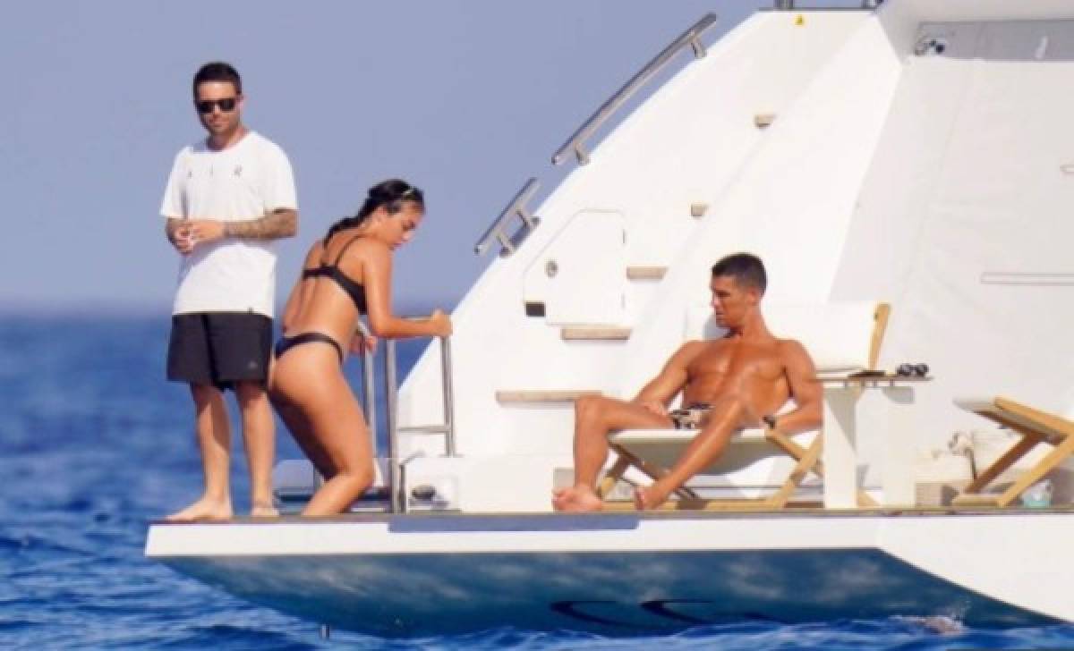 ¡Cazados! Georgina Rodríguez luce su impecable figura en un yate con Cristiano Ronaldo