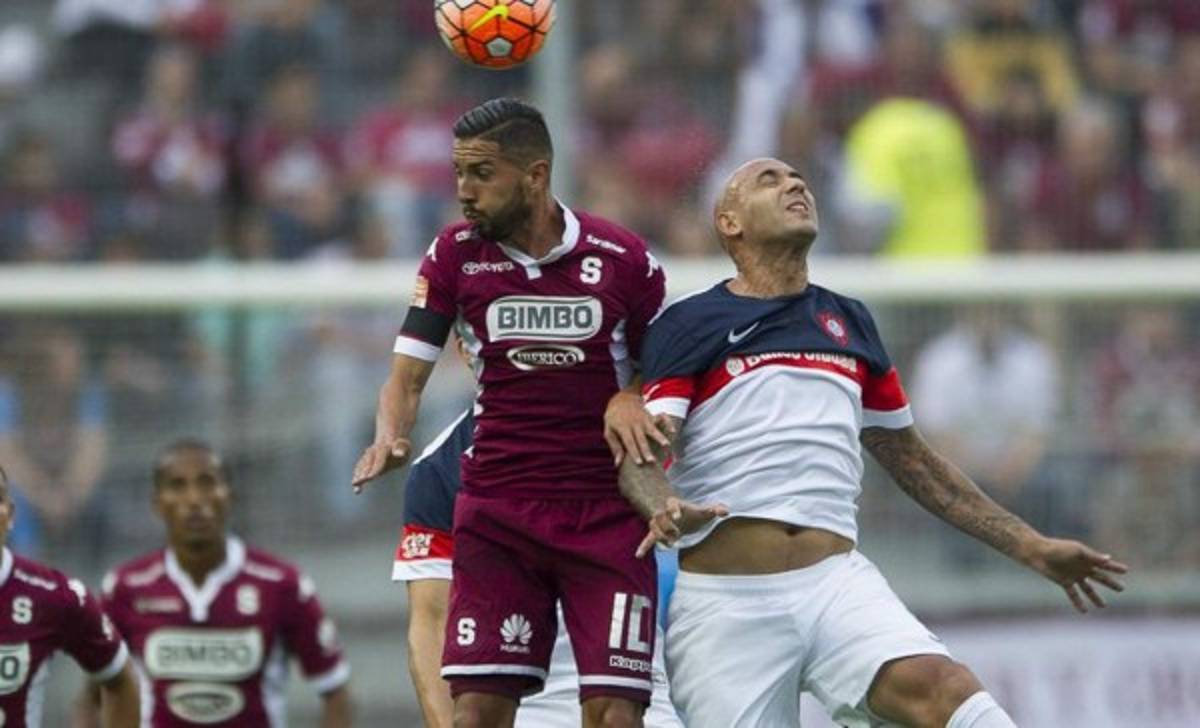 Volante del Saprissa marcó un golazo en propia portería ante el San Lorenzo