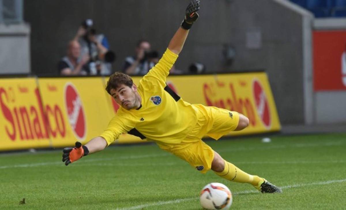 Casillas fue el fundamental apoyo de la afición para vencer al Benfica