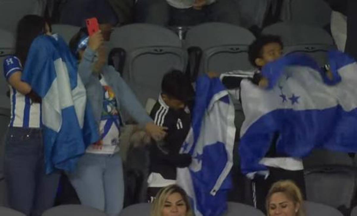 Euforia total en el Honduras vs El Salvador, la baleada gigante y los besotes apasionados en el BMO Stadium de LAFC