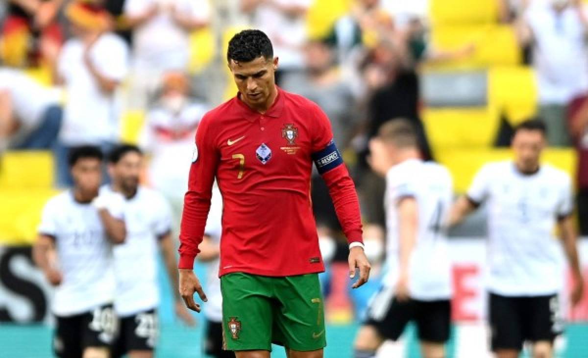 No se vio: El enojo de Cristiano Ronaldo, su reencuentro con Kroos y regaló su camisa a un aficionado