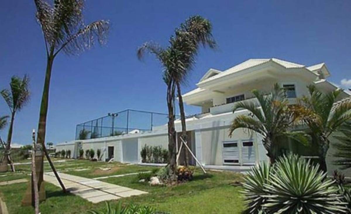 El infierno de Ronaldinho: De ser el rey del Barcelona a las deudas y problemas con la justicia