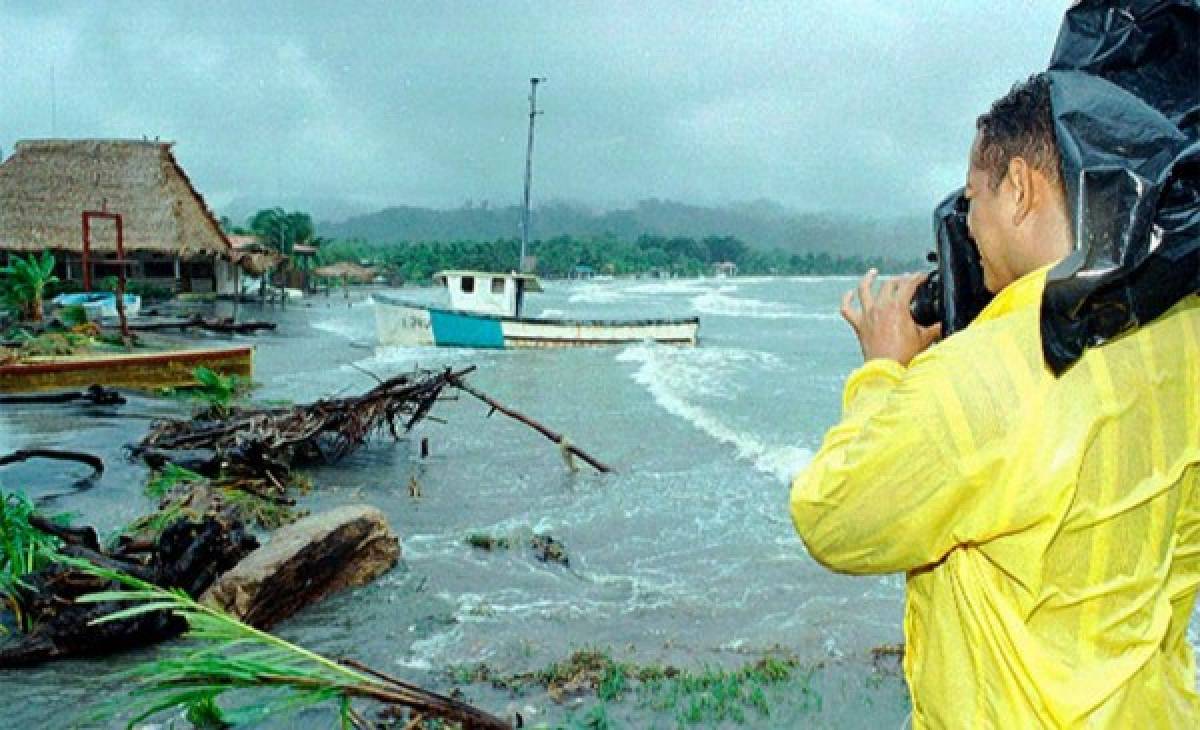 Tenebrosas fotos: Se cumplen 20 años del mortífero paso del Huracán Mitch por Honduras