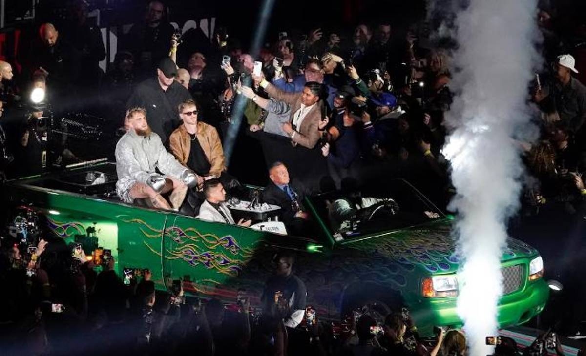 Así fue el triste regreso de Mike Tyson al boxeo: molido a golpes por Jake Paul y el gesto de su rival antes de terminar la pelea