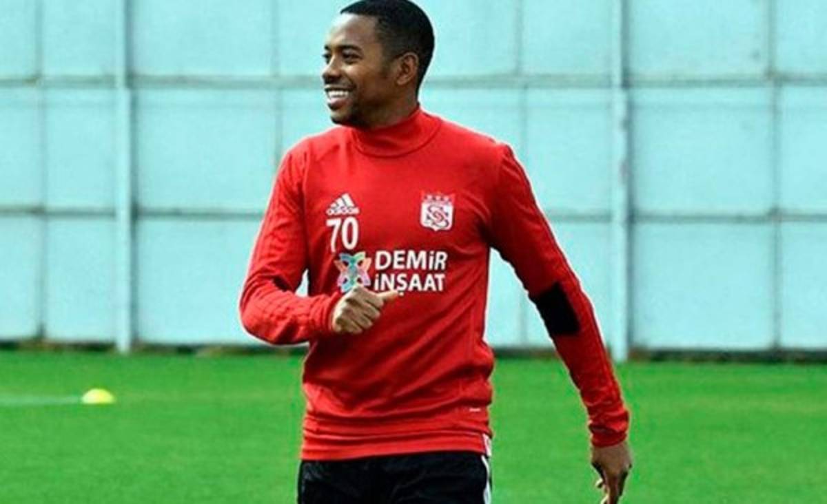 MERCADO: Barcelona prepara una venta; Real Madrid calienta fichaje y Mourinho con un futuro impensando