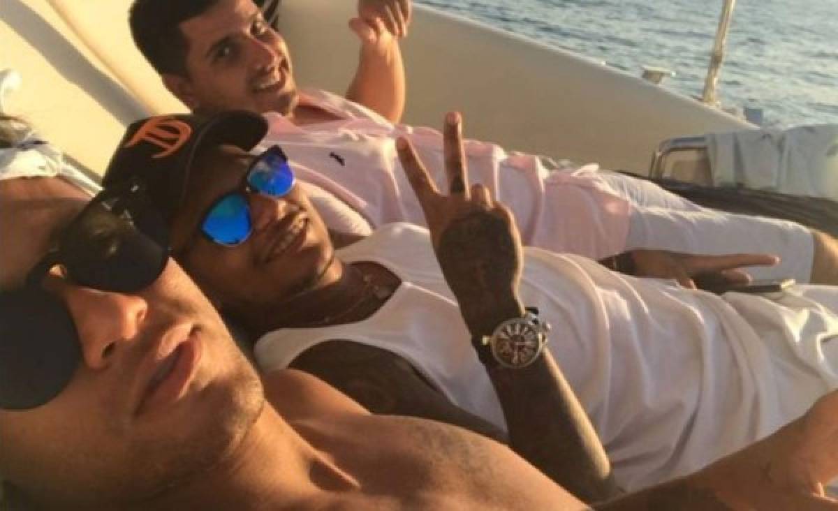 Neymar se relaja en lujoso yate mientras le autorizan jugar con PSG