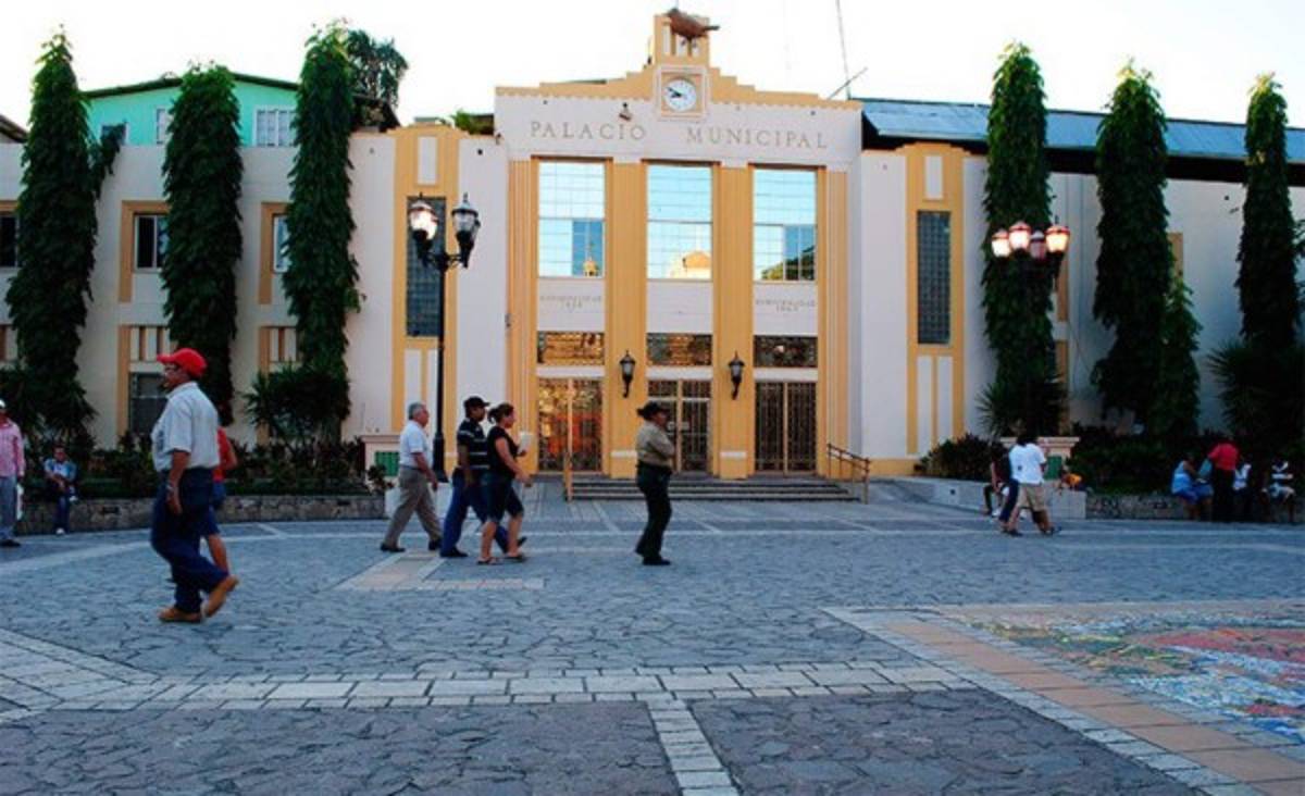 La revolución de Roberto Contreras en San Pedro Sula: La compra del hotel Sula, un gigantesco parqueo y demolerá la Municipalidad