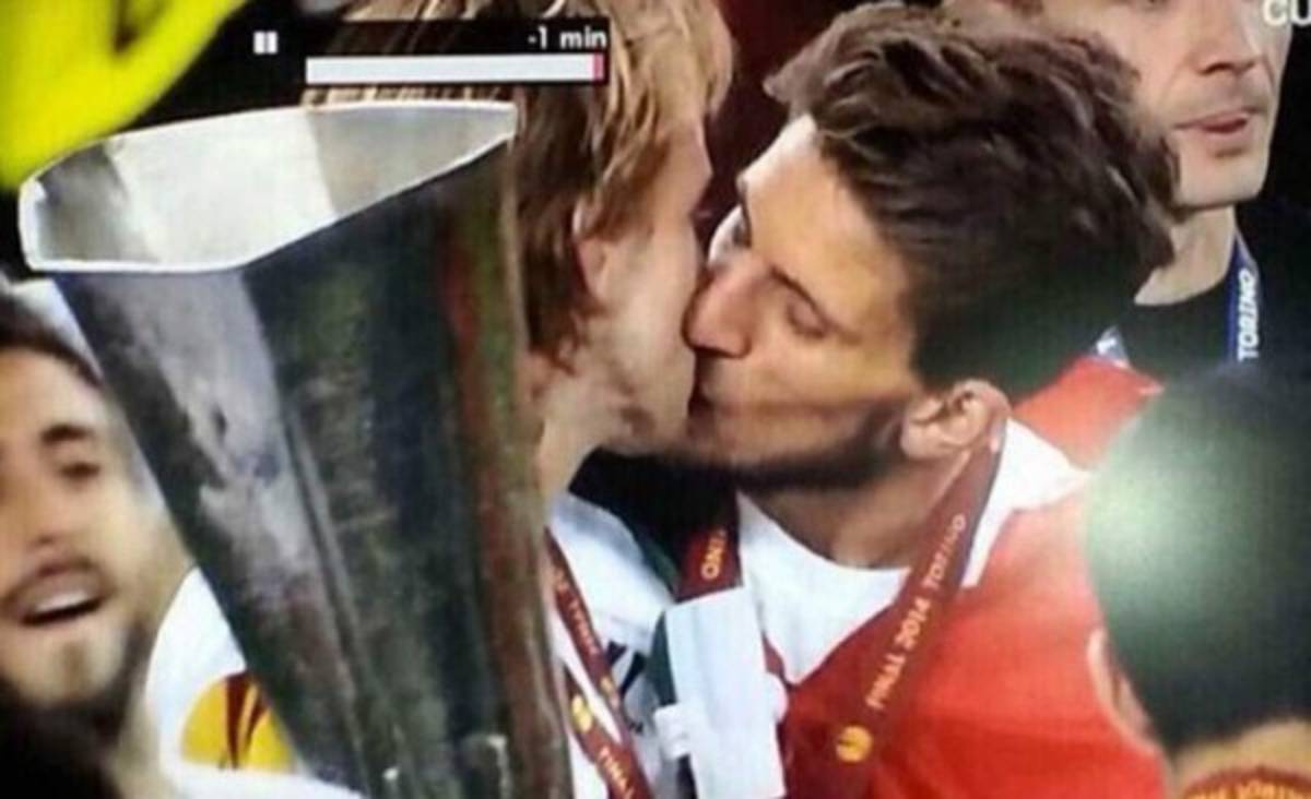 Un hondureño entre los besos, caricias y momentos más insólitos del fútbol