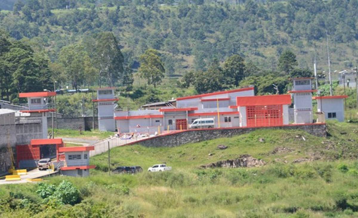 INFORME ESPECIAL: Así es la vida dentro de la nueva prisión de Honduras: El Pozo 3