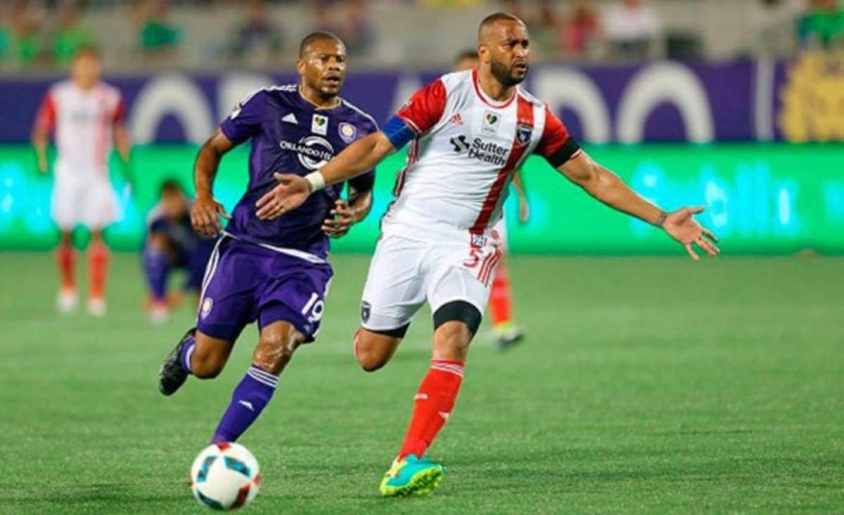 ¡Uno más! Los jugadores hondureños que han portado el gafete de capitán en el extranjero