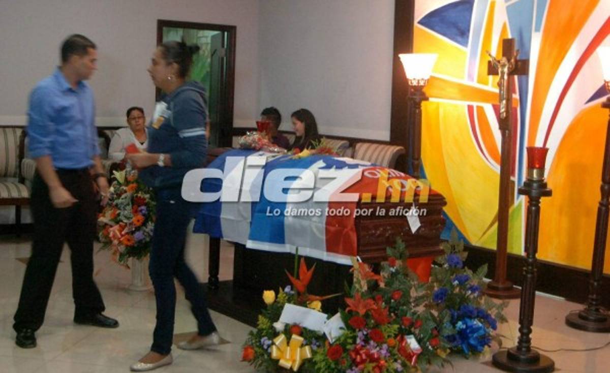 FOTOS: Dolor y llanto inundan el velorio de Arnold Peralta