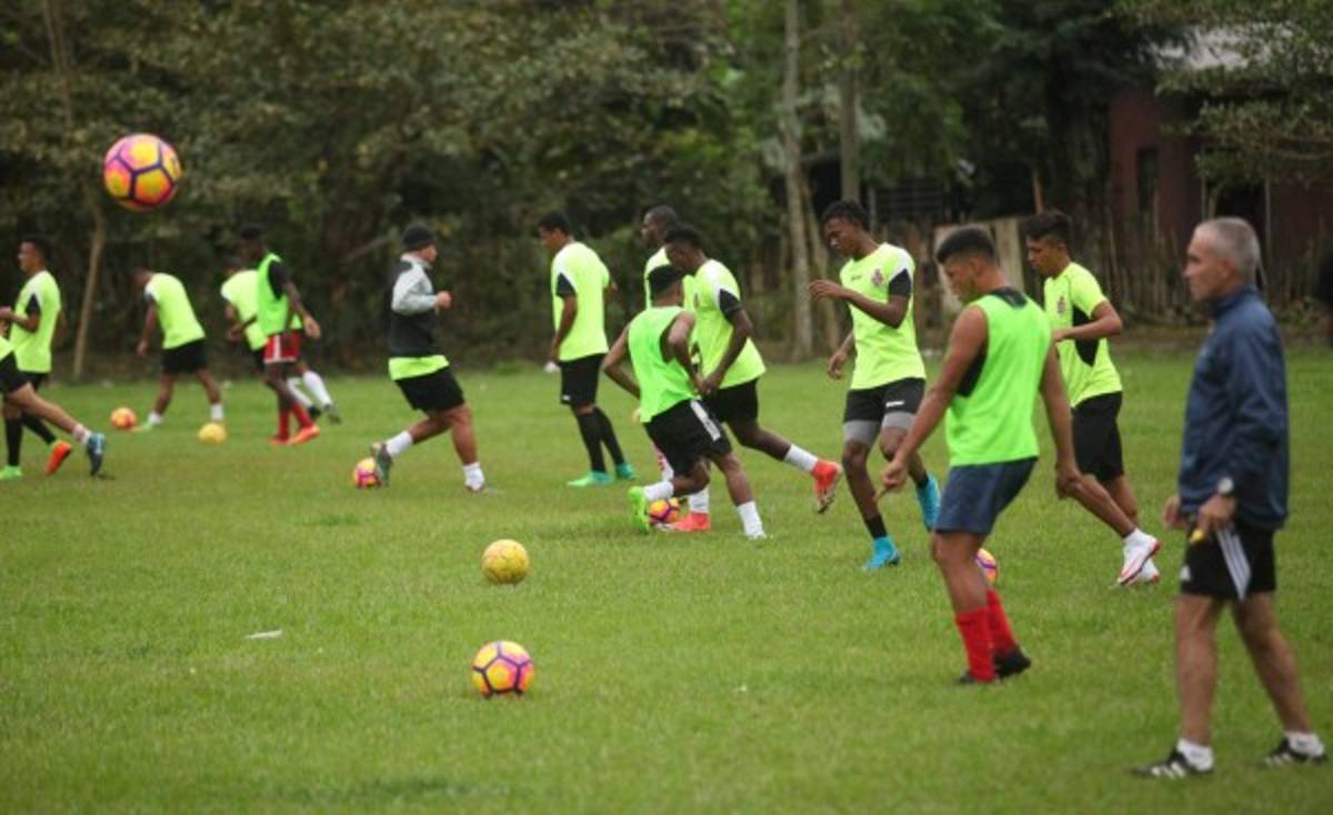 MERCADO: Motagua, Honduras, Olimpia fichan, Parrillas presenta argentino