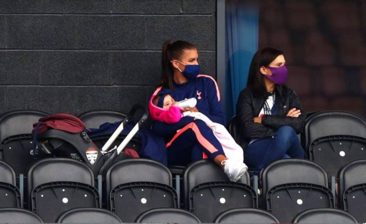 Así es la nueva vida de Alex Morgan en el Tottenham: Deslumbra en los entrenos y cuida a su hija