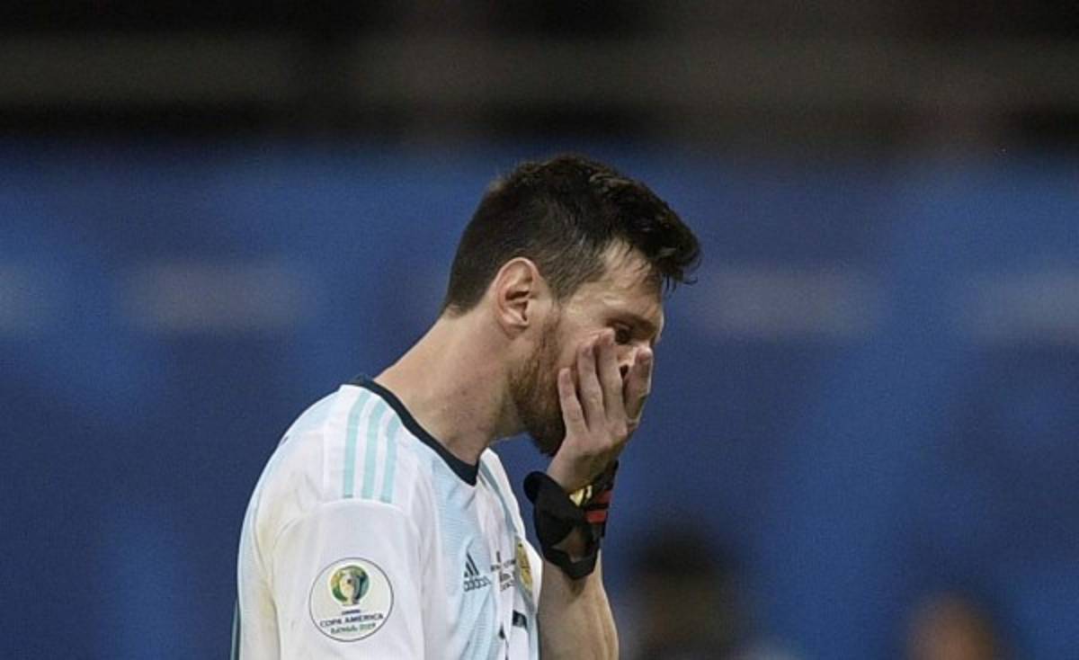 Argentina: El dolor de Messi y la sexi aficionada en la derrota ante Colombia en la Copa América 2019