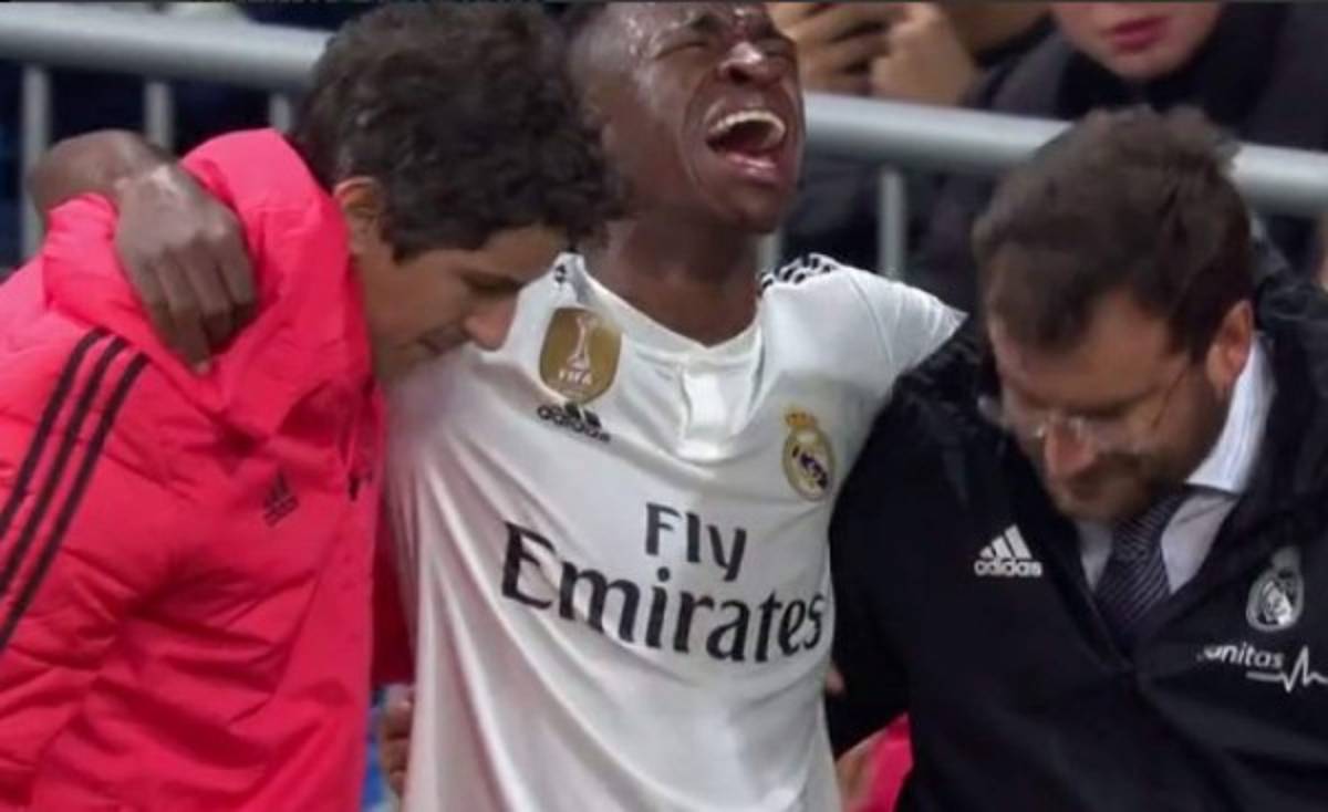 NO SE VIO EN TV: El desconsuelo de los futbolistas del Real Madrid y el jugador del Barcelona en el Bernabéu