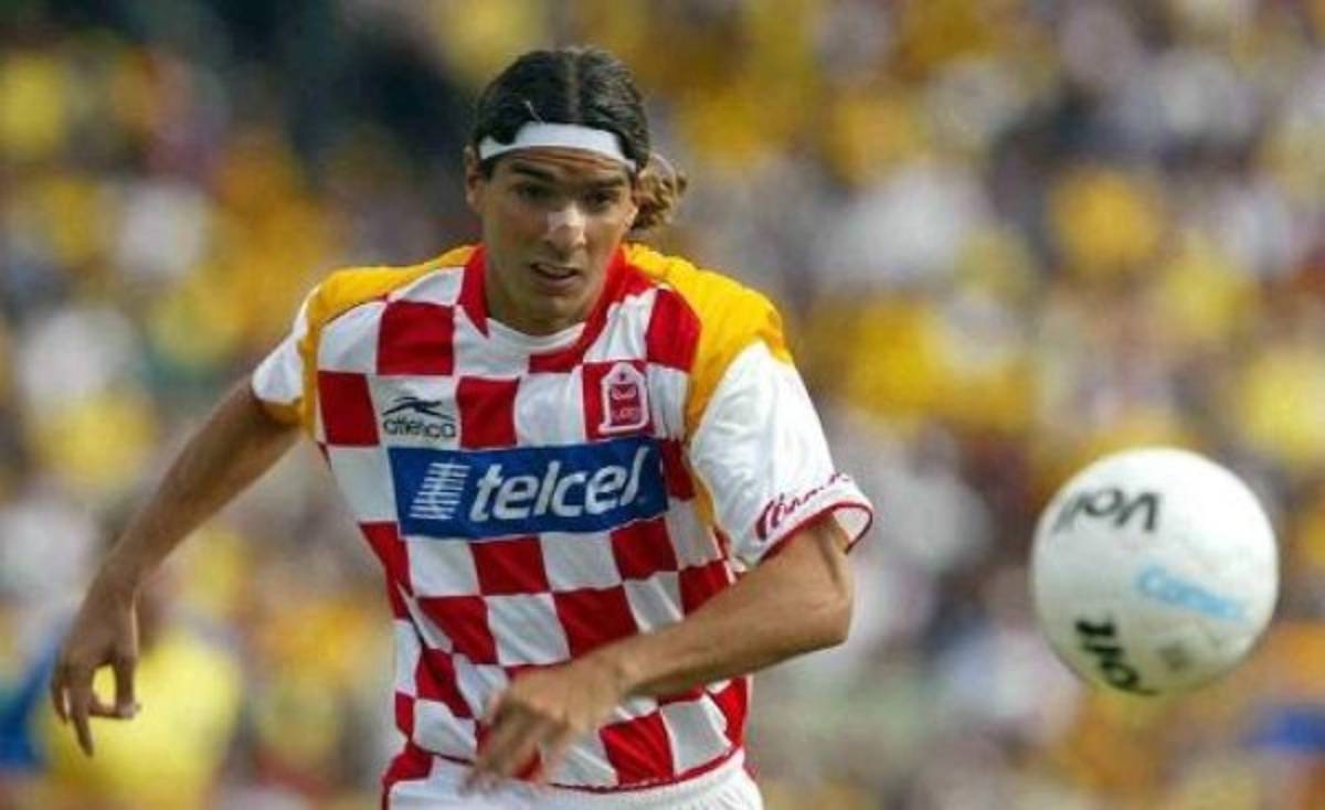 'El loco' Abreu impone récord Guinness tras vestir 26 camisetas distintas en su carrera