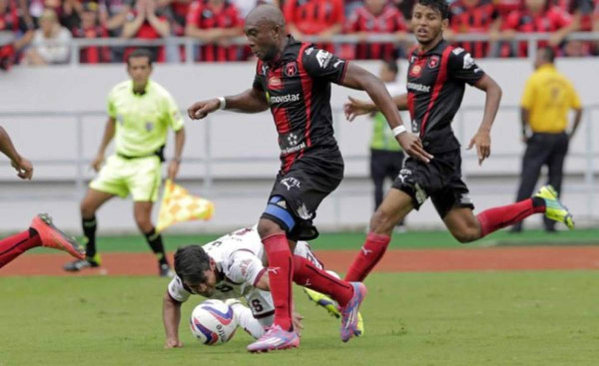 Tres hondureños se suman a la lista de anotadores en clásicos de Costa Rica