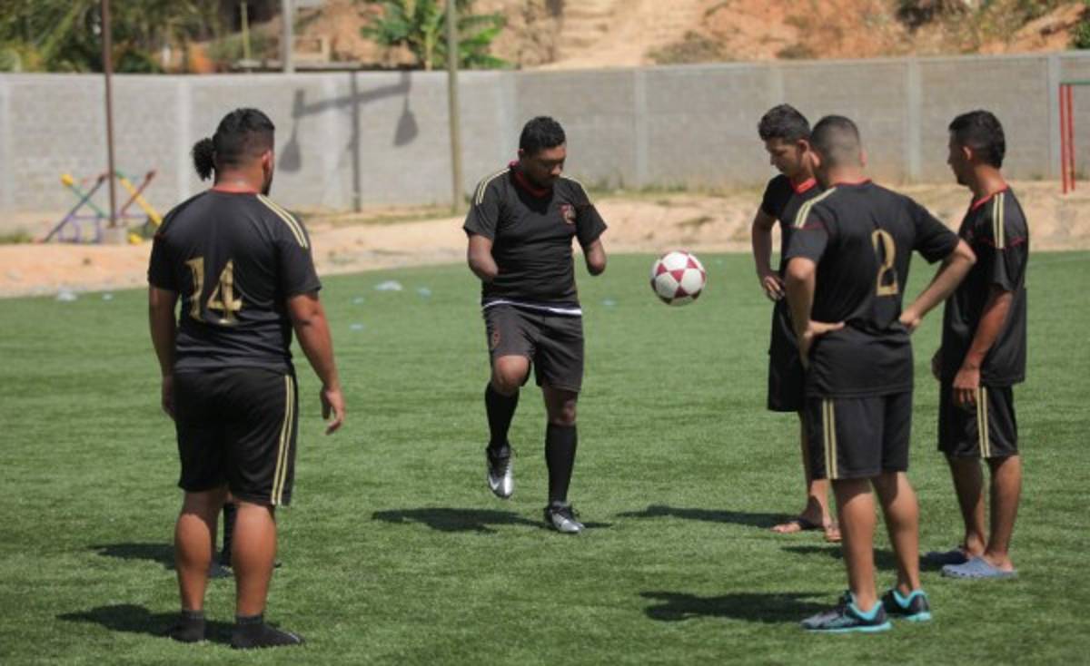FOTOS: Así es Olvin, el hondureño que juega sin manos