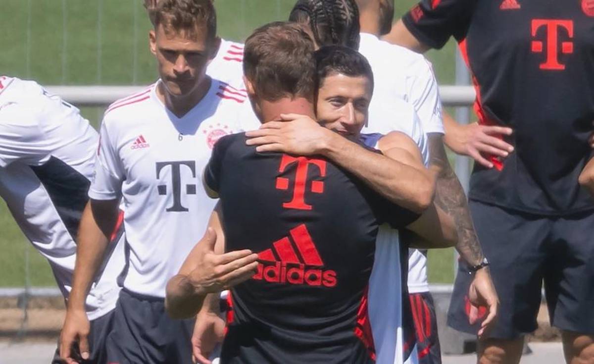 Así fue la despedida de Lewandowski del Bayern Munich: Emotivo abrazo con Müller y la reacción de la afición