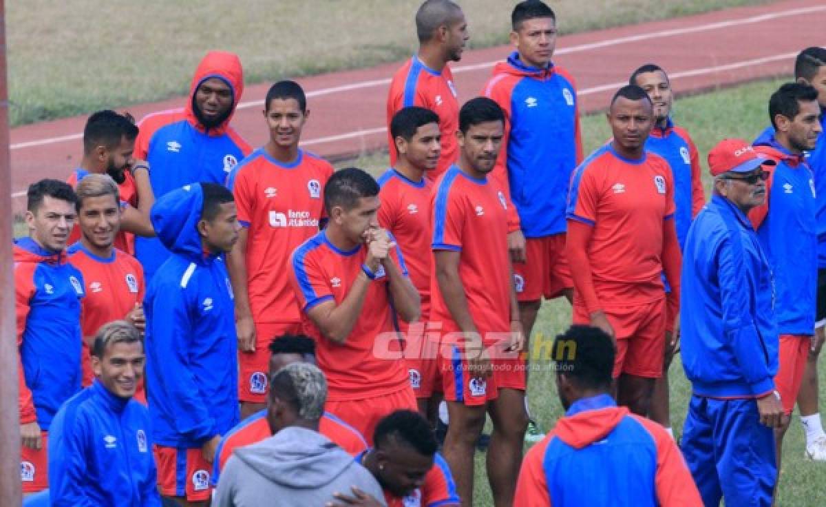 ¡Buscaban cómo calentarse! Olimpia entrenó bajo un intenso frío en Tegucigalpa