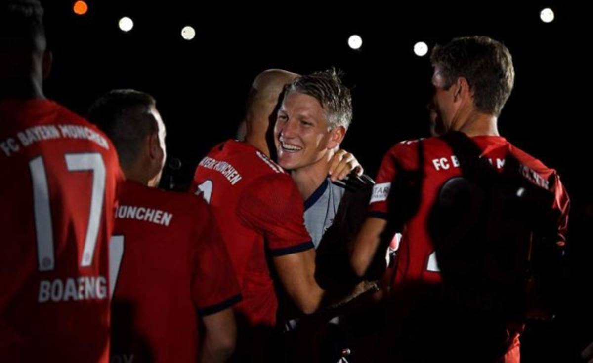 ¡ETERNO! La emotiva despedida del Bayern Munich a Bastian Schweinsteiger en el Allianz Arena