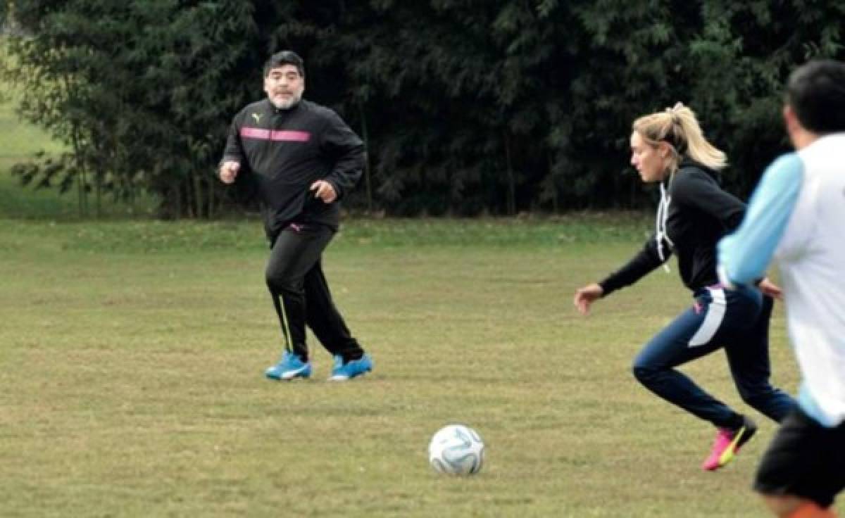 ¡Es su novia! La joven y sexi futbolista que vuelve loco a Diego Maradona