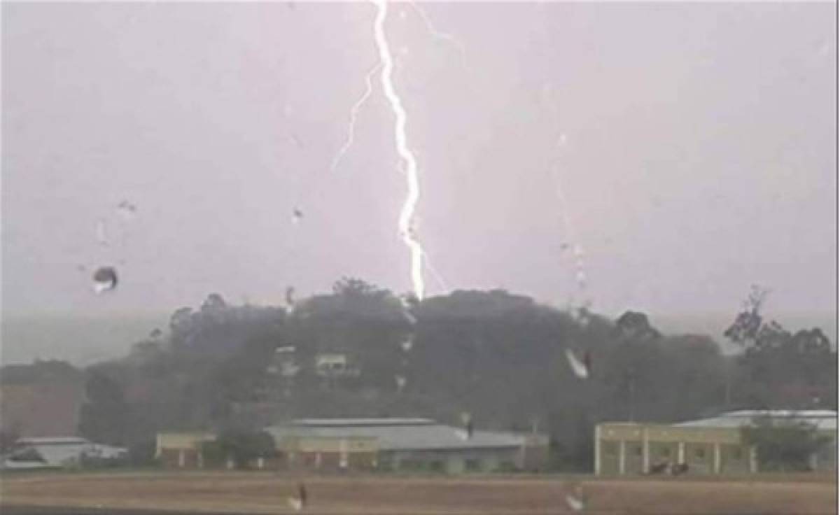 EN FOTOS: Fuerte tormenta eléctrica desata caos en San Pedro Sula