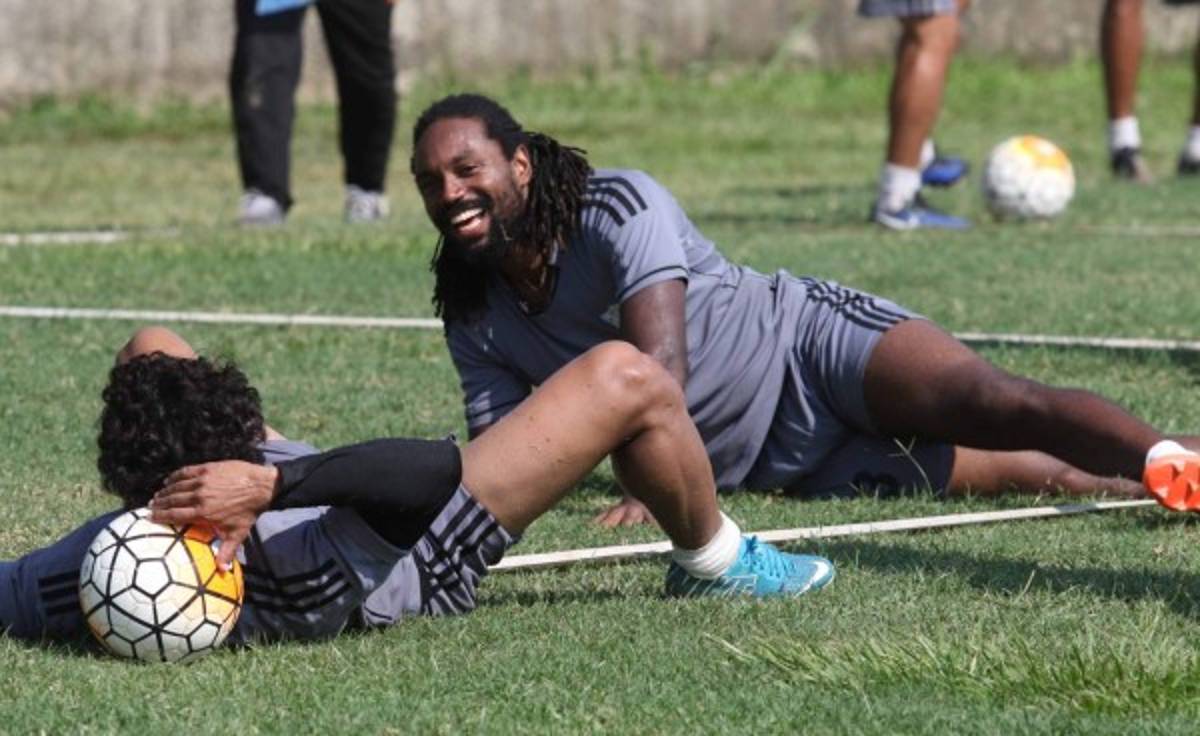 Baleadas, autógrafos y sudor: Así ha sido la semana de Honduras Progreso y Motagua