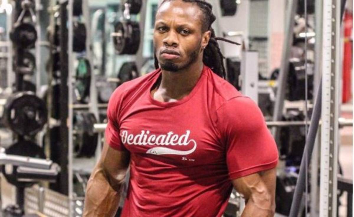 Ulisses Jr, la bestia que levanta pesas... ¡mientras le pegan!