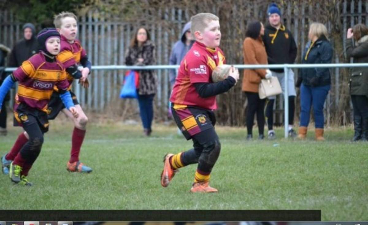Entrenador descubre tumor a niño durante una celebración