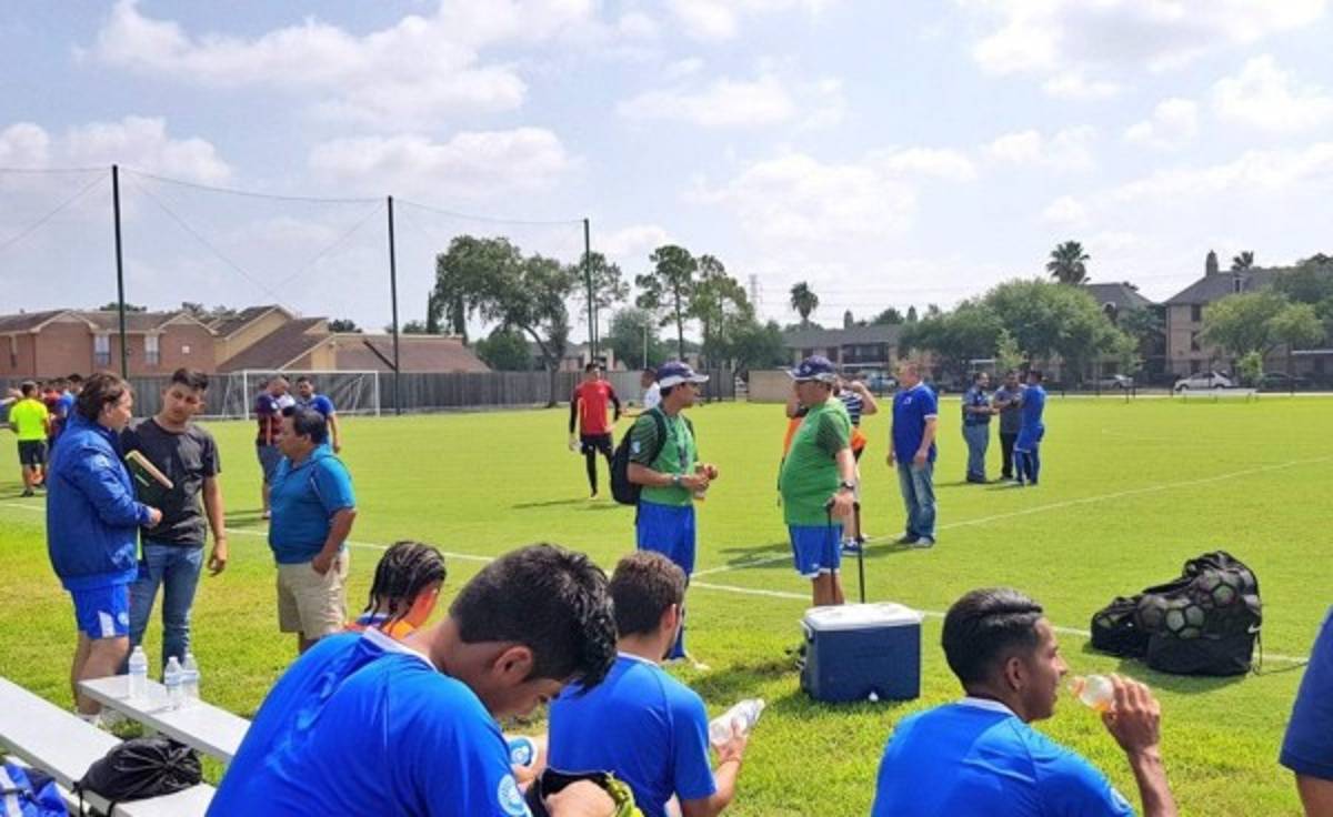 Las imágenes del entreno de Honduras y El Salvador previo a la batalla en Houston