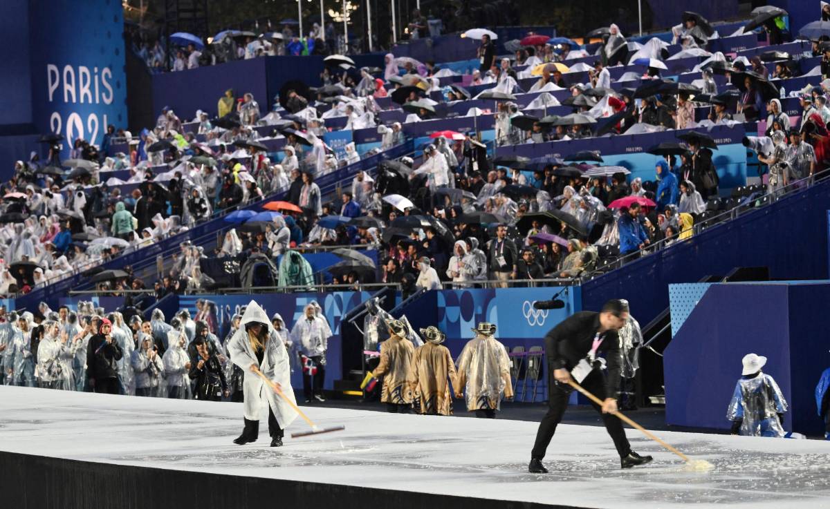 Las mejores imágenes de la ceremonia inaugural de París 2024 en el río Sena; muchos famosos y Lady Gaga deslumbra