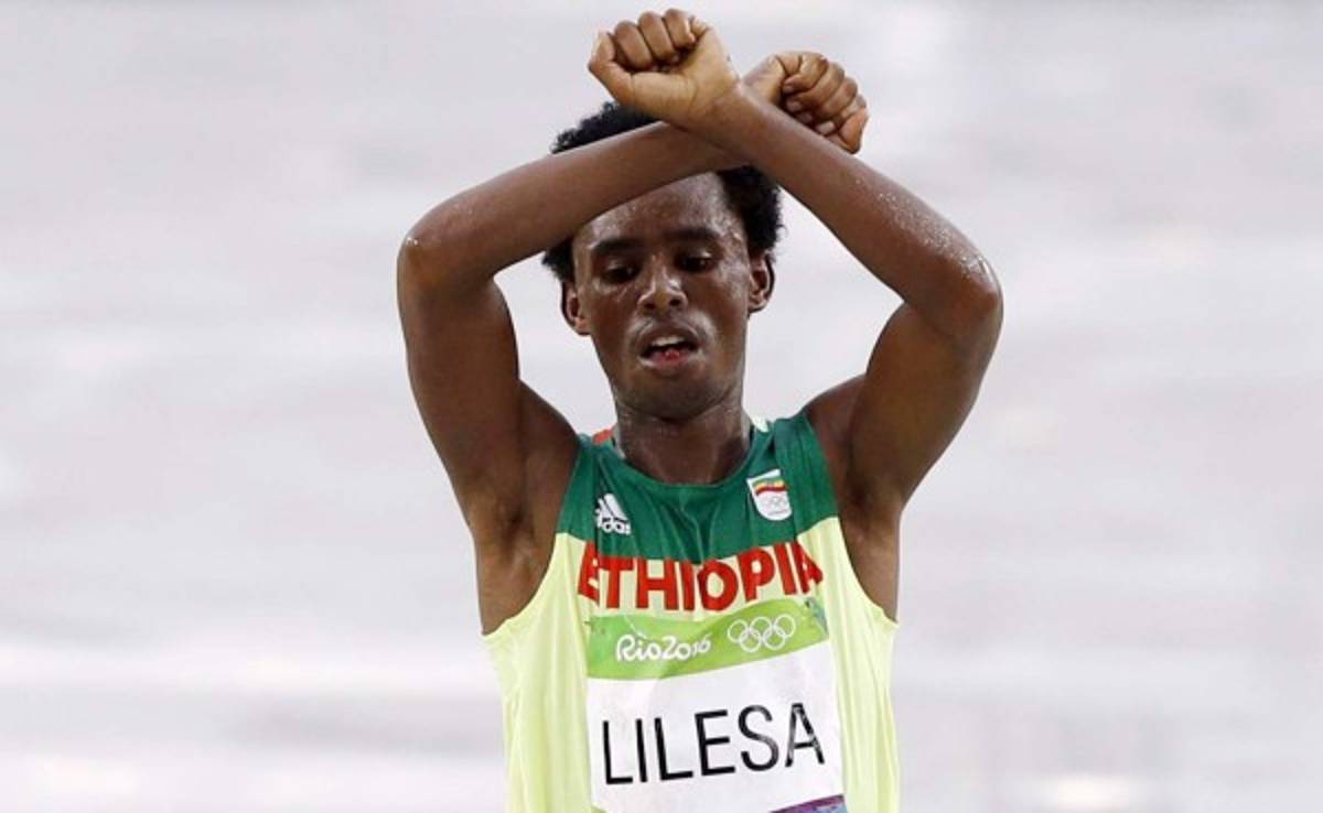 Feyisa Lilesa, el atleta que ganó plata y hoy teme ser asesinado en Etiopía