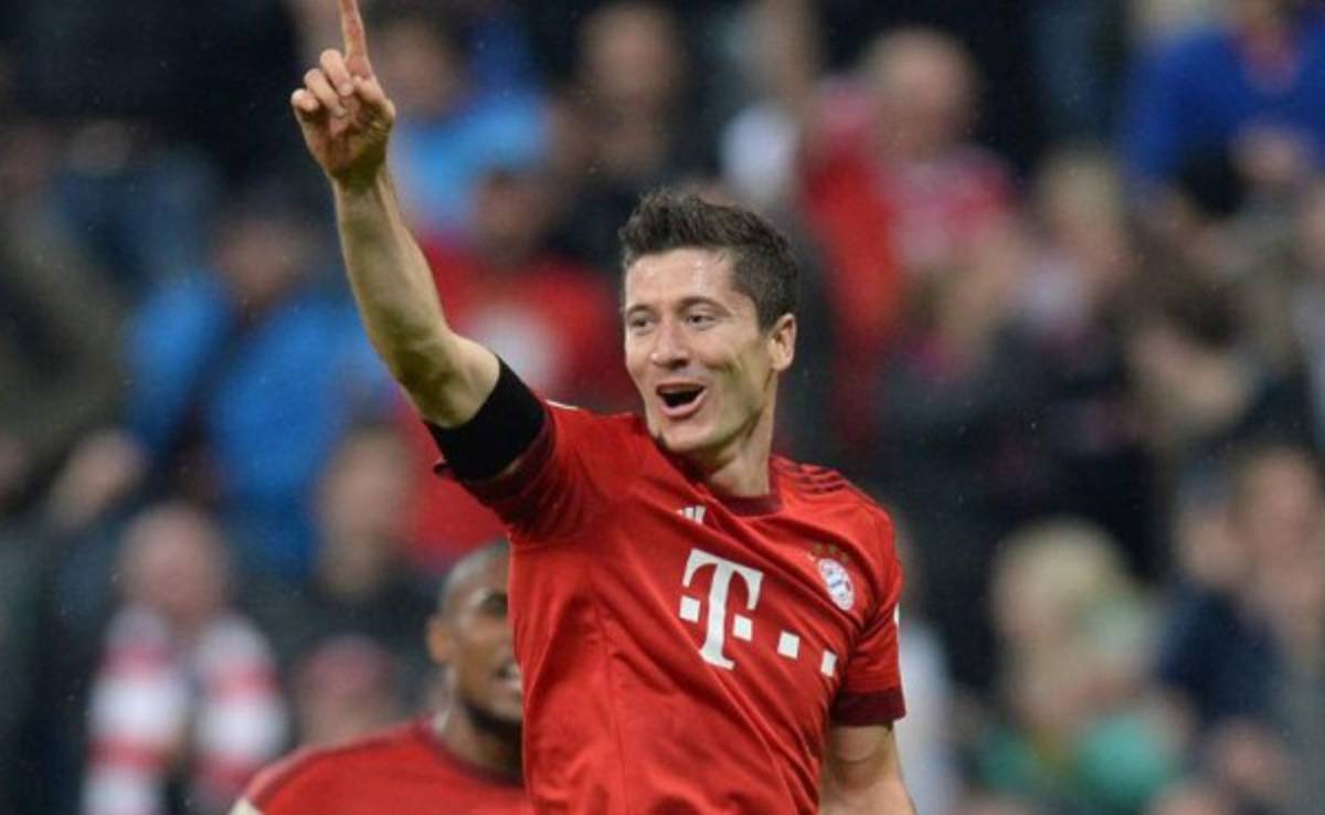Lewandowski, máximo goleador del año con selección y competición continental