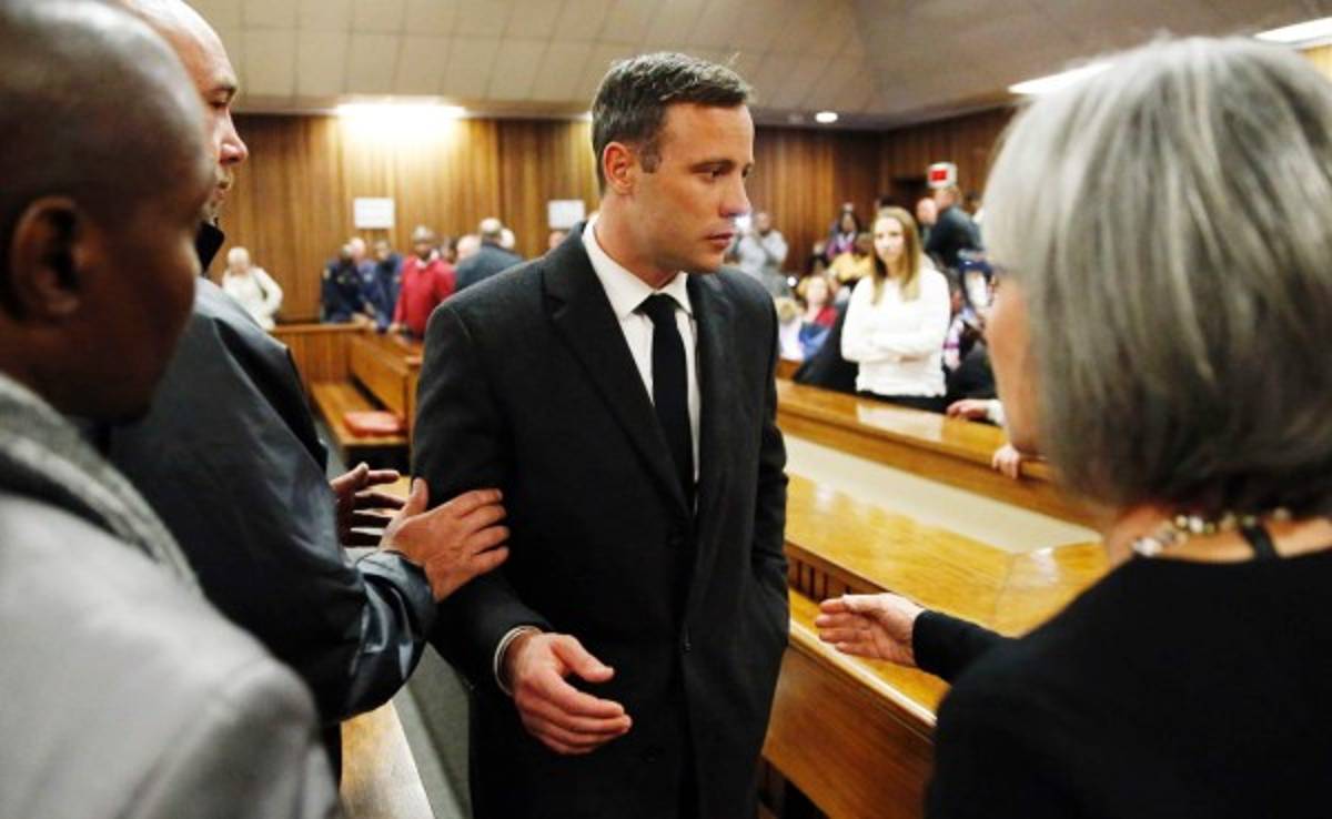 Pistorius es condenado a 6 años de prisión por el asesinato de su novia