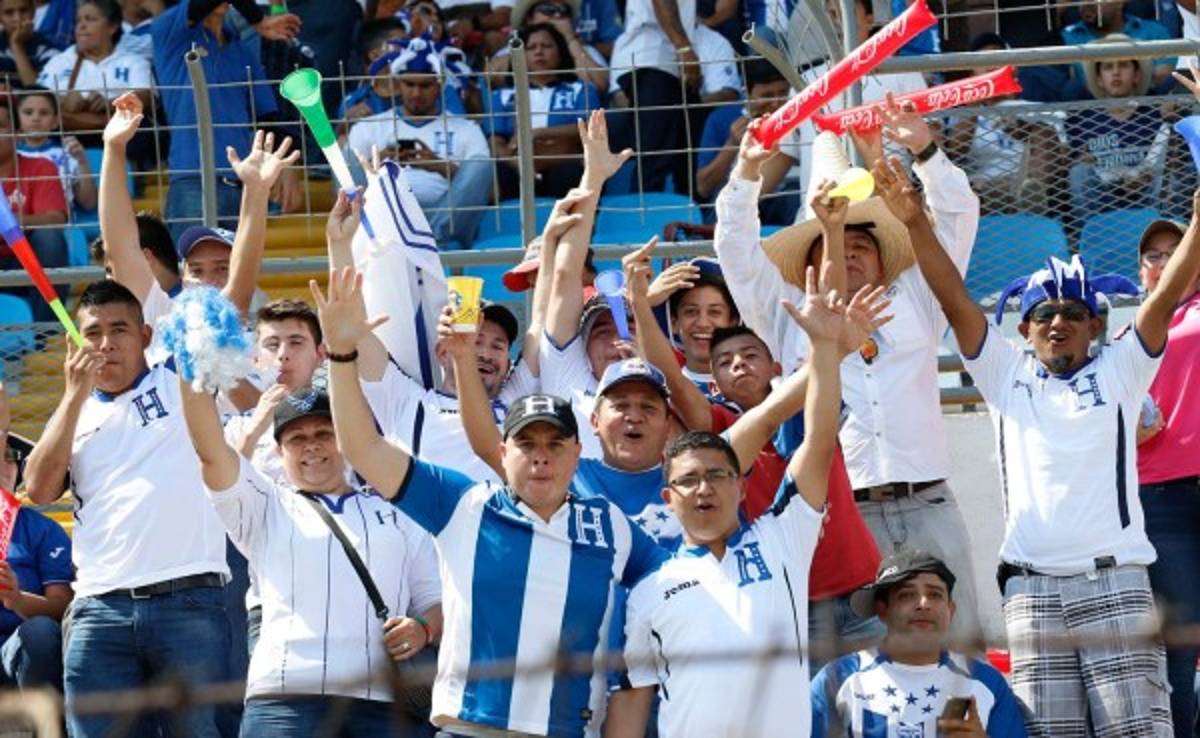 MINUTO A MINUTO: Largas filas de la afición ingresando al estadio Olímpico