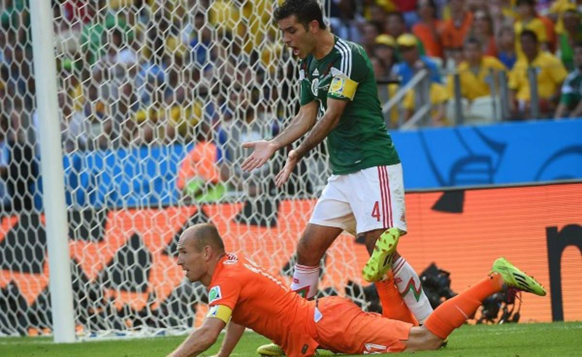 Rafa Márquez arremete contra Robben por 'tirarse'