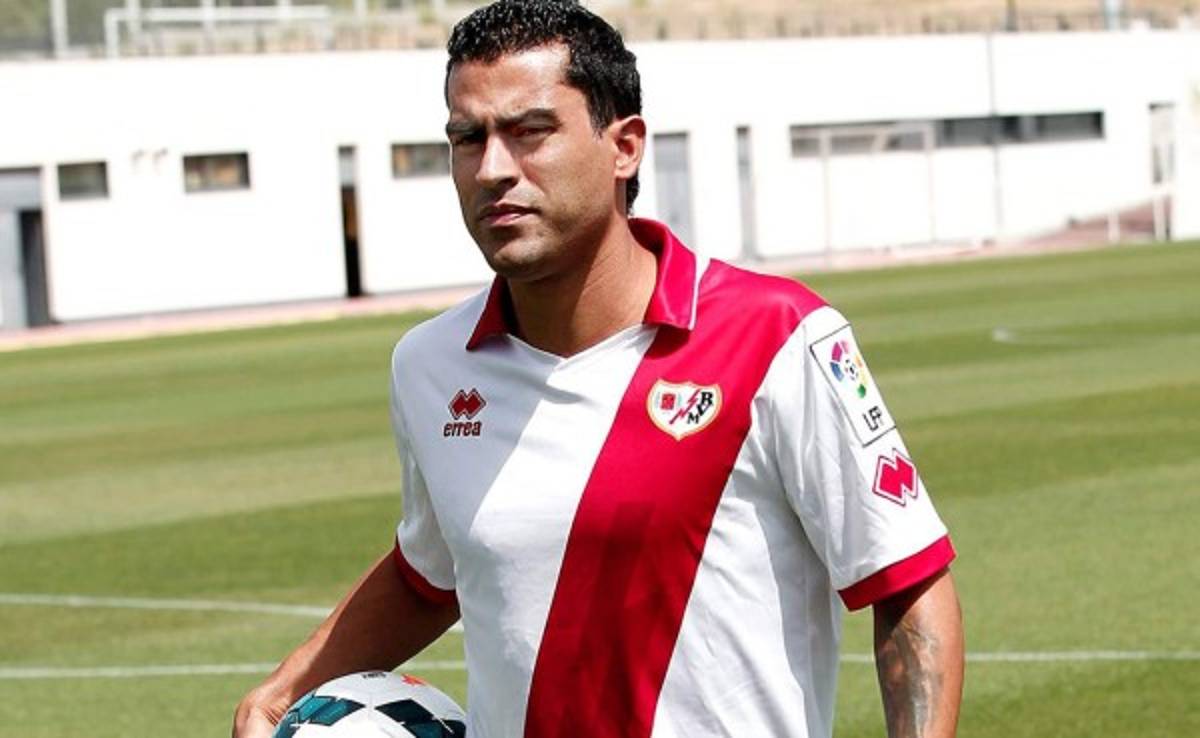 Mexicano Nery Castillo se irá del Rayo sin haber jugado desde enero