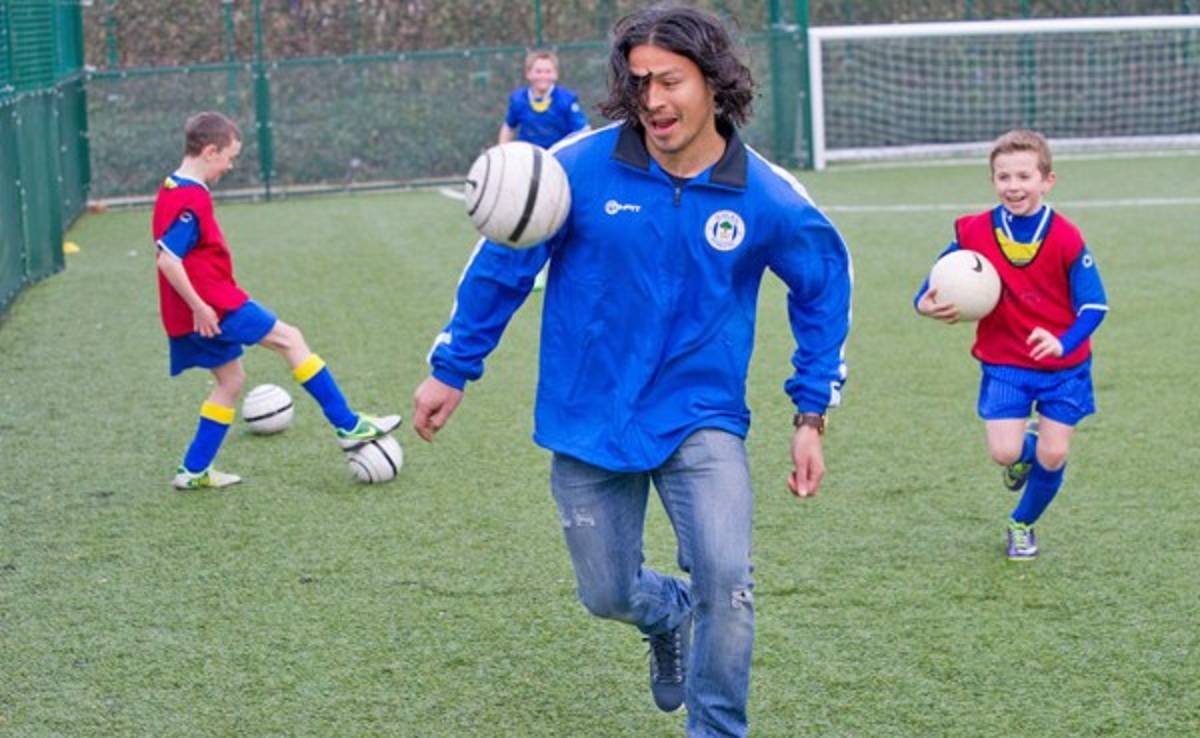 Roger Espinoza es el 'jugador de la comunidad' en el Wigan