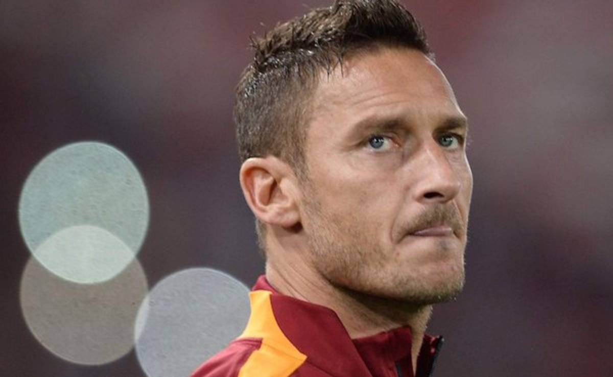 Francesco Totti sorprende al no renovar con la Roma en Italia