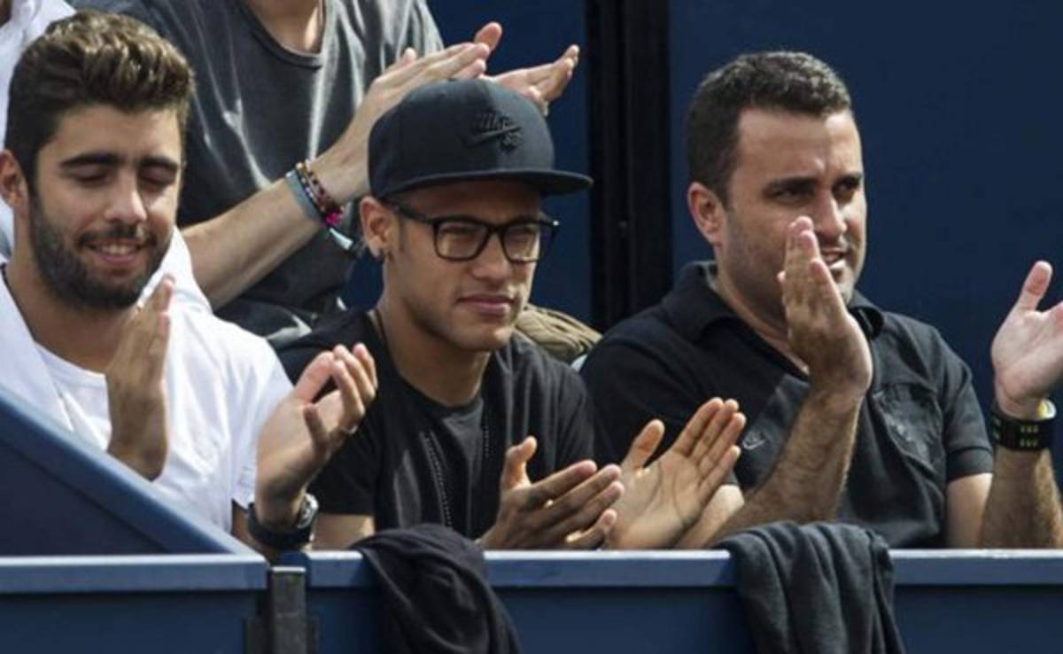 Neymar también disfruta del tenis y hoy lo hizo en el torneo de Godó