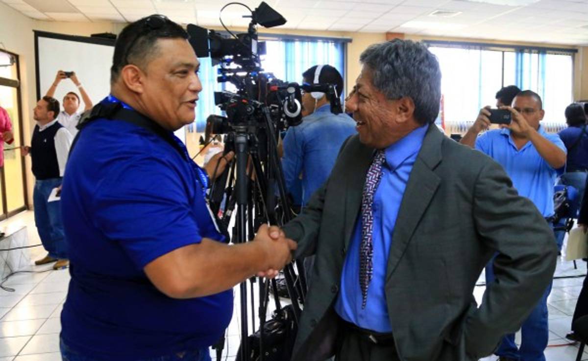 Prensa salvadoreña: 'Primitivo Maradiaga es la esperanza para vencer a Honduras'