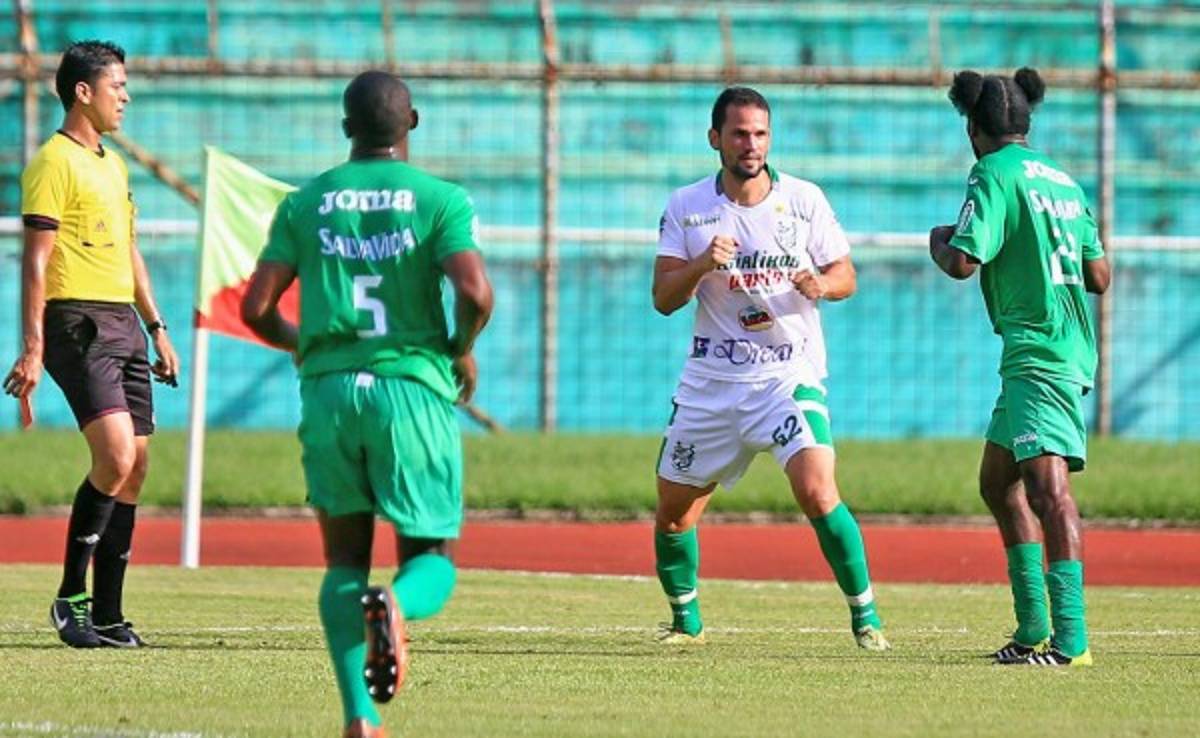 Mario Abadía y Johnny Barrios se van a los golpes en amistoso