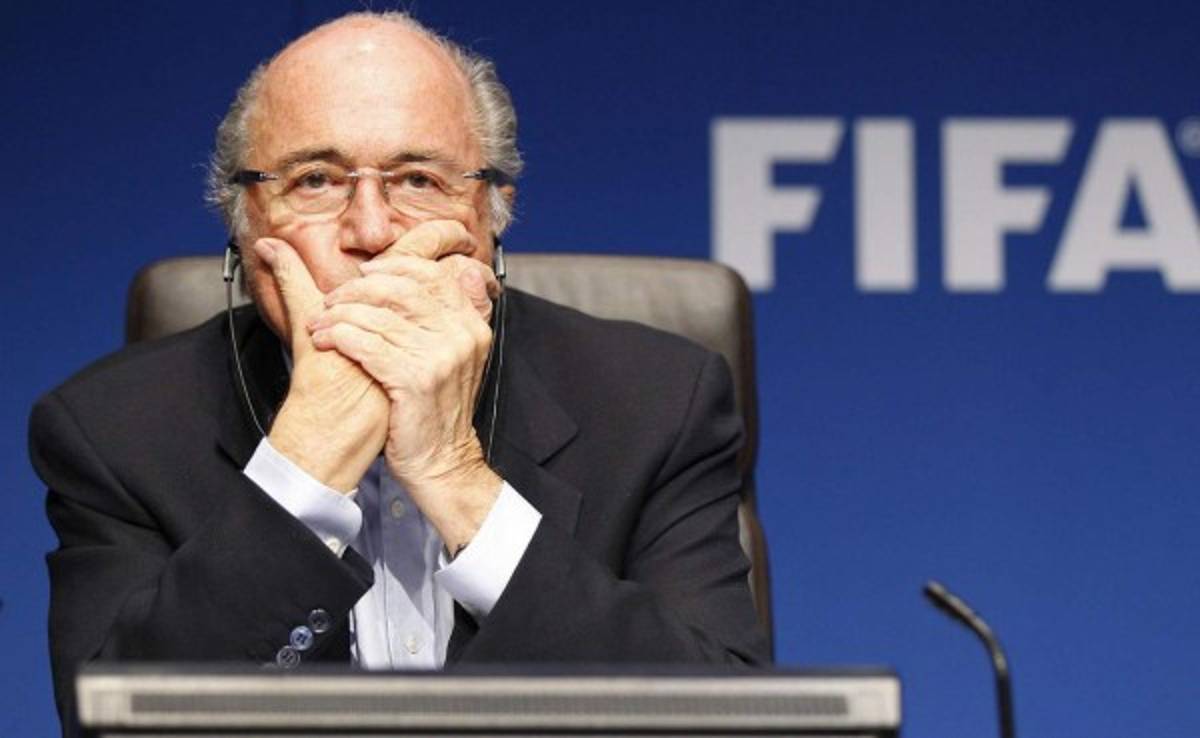 Blatter reconoce que no quiere viajar por temor a ser arrestado