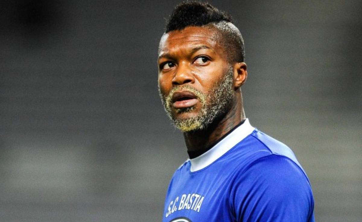 Djibril Cissé, arrestado por chantajear supuestamente a un ex compañero