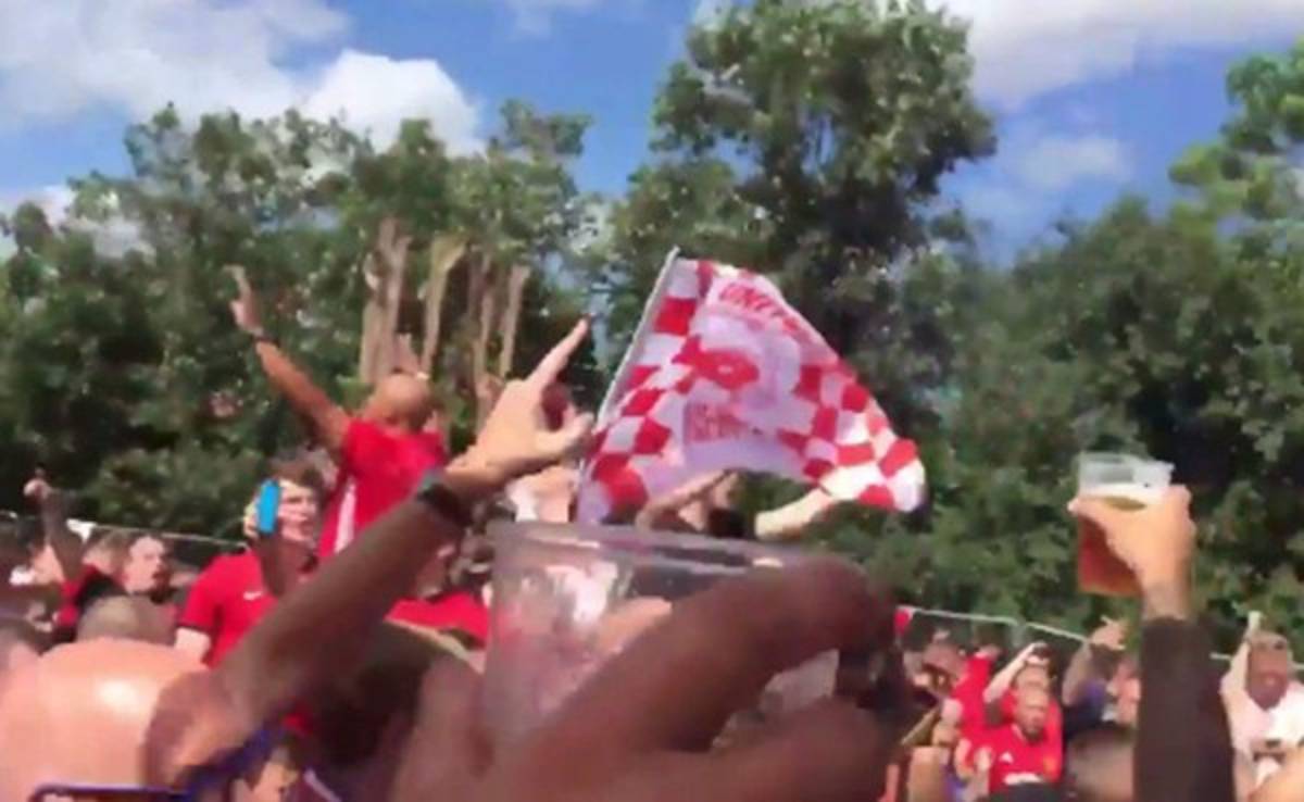 Aficionados del Manchester United ya celebran el regreso de Paul Pogba