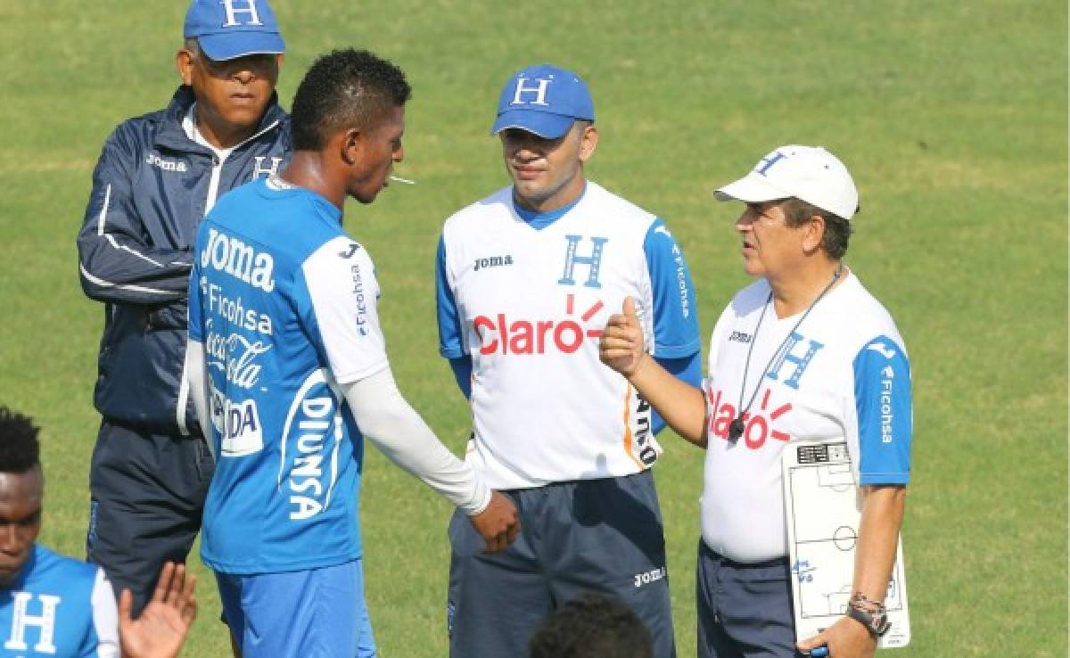 Carlo Costly: 'Esa capacidad de Pinto de entrenar cuatro horas diarias para uno es mucho'